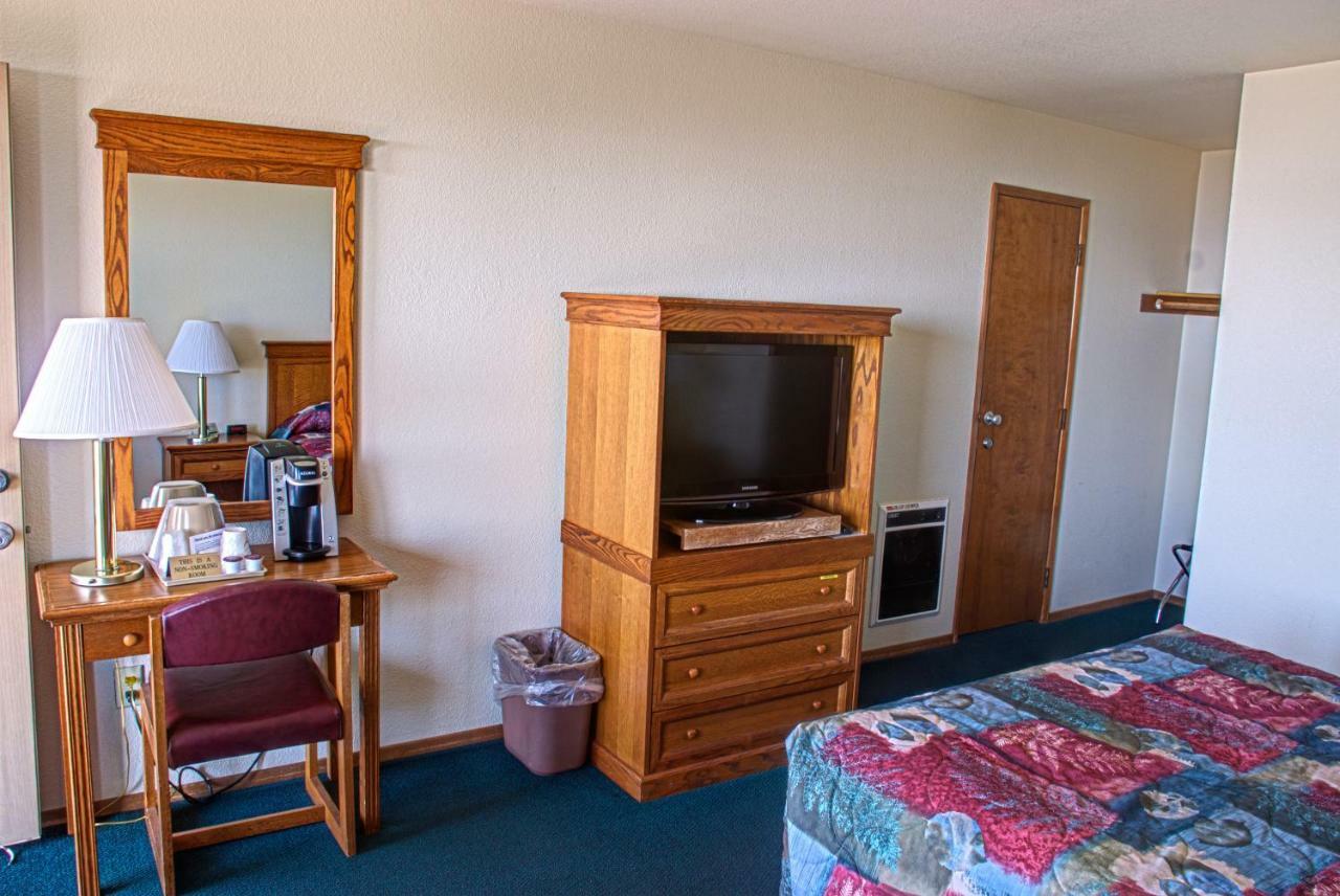 Crescent Beach Motel Crescent City Room photo