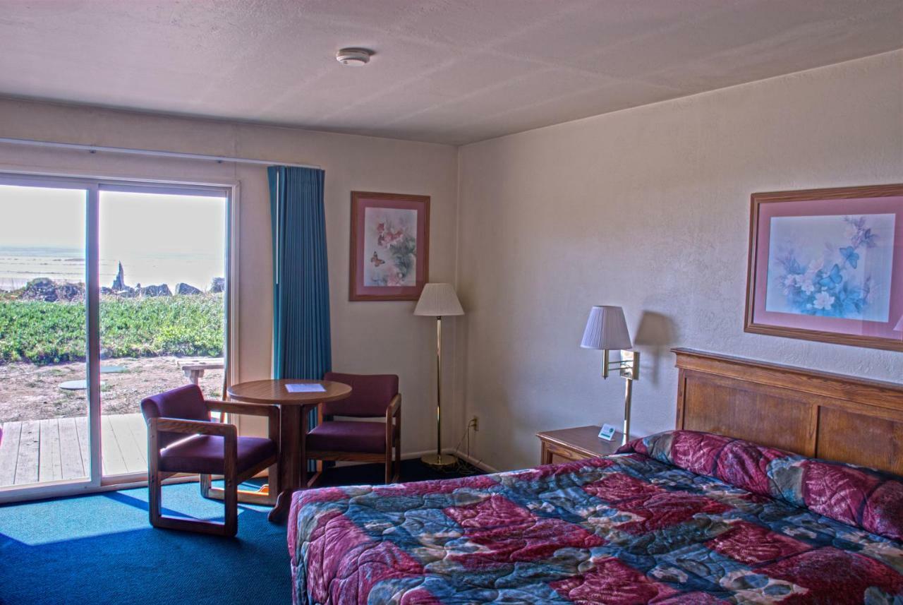 Crescent Beach Motel Crescent City Room photo