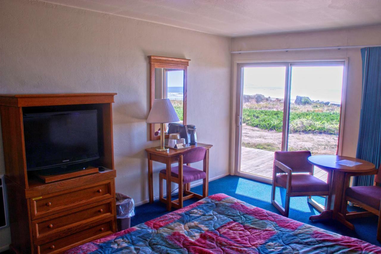 Crescent Beach Motel Crescent City Room photo