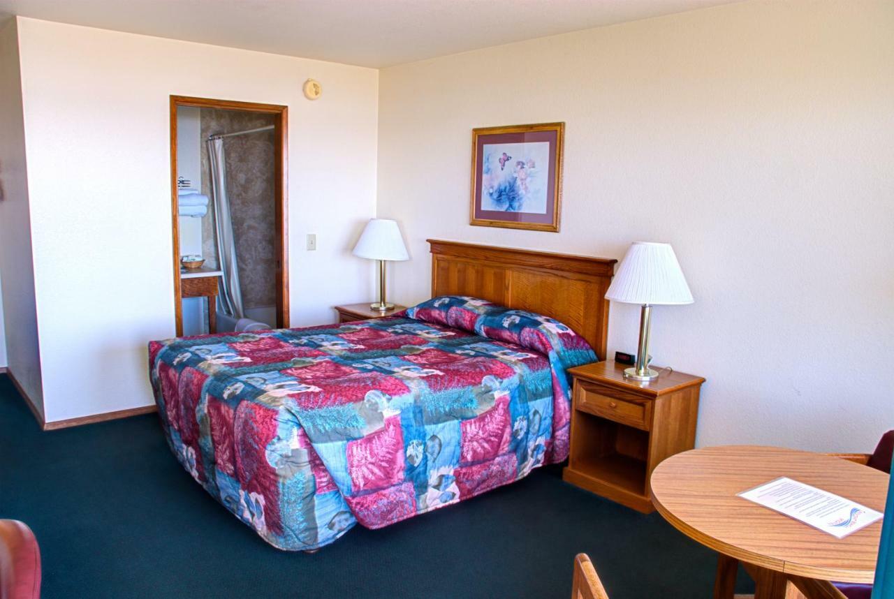 Crescent Beach Motel Crescent City Room photo